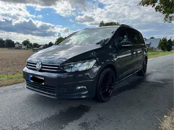 Grau Gebraucht 2018 VW Touran Van / Kleinbus | 11.900 € (Fairer Preis)