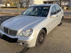 Silber Gebraucht 2002 Mercedes C180 Limousine | 3.500 €