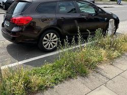 Braun Gebraucht 2012 Opel Astra Eco Kombi | 6.500 € (Etwas zu teuer)