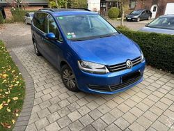 Blau Gebraucht 2018 VW Sharan Comfortline Van / Kleinbus | 17.500 € (Superpreis)