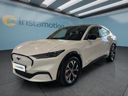 Weiß Gebraucht 2023 Ford Mustang Mach-E SUV | 42.849 € (Etwas zu teuer)