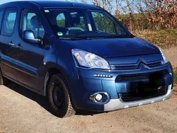 Blau Gebraucht 2015 Citroën Berlingo SELECTION Van / Kleinbus | 6.500 € (Fairer Preis)