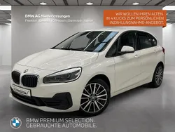 Weiß Gebraucht 2021 BMW 220 Active Tourer Sport Line Van / Kleinbus | 21.890 € (Fairer Preis)