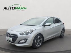 Silber Gebraucht 2016 Hyundai i30 Trend Limousine | 8.650 € (Fairer Preis)