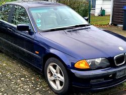 Blau Gebraucht 2000 BMW 320 Limousine | 2.400 € (Guter Preis)