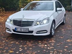 Weiß Gebraucht 2011 Mercedes E250 Limousine | 11.800 € (Teuer)