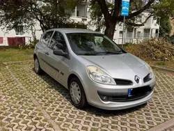 Silber Gebraucht 2007 Renault Clio II Kleinwagen | 2.999 € (Fairer Preis)