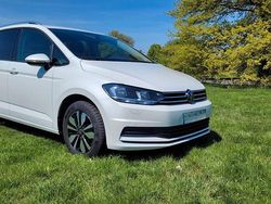 Weiß Gebraucht 2024 VW Touran Move Van / Kleinbus | 35.100 € (Fairer Preis)
