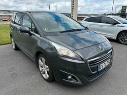 Grau Gebraucht 2014 Peugeot 5008 Active Van / Kleinbus | 3.200 € (Fairer Preis)