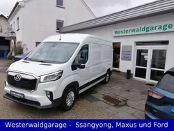 Warm white exterior Neu 2024 Maxus eDeliver 9 Van | 62.480 €