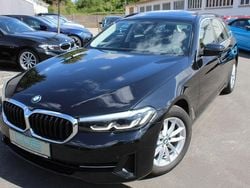 Saphirschwarz Gebraucht 2023 BMW 520 Kombi | 34.980 € (Guter Preis)