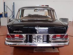Schwarz Gebraucht 1960 Mercedes 220 Limousine | 22.900 €