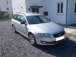 Silber Gebraucht 2015 Volvo V70 Kombi | 14.200 €