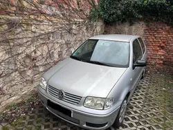 Grau Gebraucht 2000 VW Polo Kleinwagen | 1.000 € (Guter Preis)