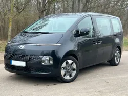 Blau Gebraucht 2024 Hyundai Staria Trend Van | 46.490 € (Etwas zu teuer)