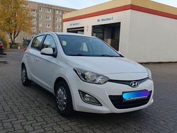Weiß Gebraucht 2013 Hyundai i20 Trend Kleinwagen | 6.899 € (Fairer Preis)