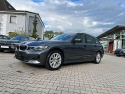 Mineralgrau (metallic) Gebraucht 2022 BMW 318 Advantage Kombi | 24.990 € (Fairer Preis)