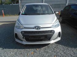 Sleek silver Gebraucht 2017 Hyundai i10 Classic Kleinwagen | 3.299 €
