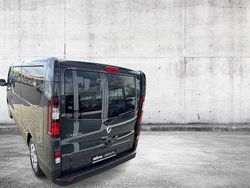 Grau Gebraucht 2024 Renault Trafic Life Van | 34.880 € (Guter Preis)