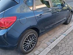 Blau Gebraucht 2011 Opel Astra Limousine | 3.950 € (Guter Preis)