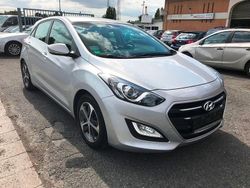 Silber Gebraucht 2016 Hyundai i30 Trend Limousine | 10.999 € (Fairer Preis)