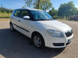 Weiß Gebraucht 2010 Skoda Fabia Kombi | 2.150 €