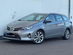 Grau Gebraucht 2015 Toyota Auris Touring Sports Kombi | 10.899 € (Guter Preis)