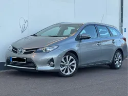Grau Gebraucht 2015 Toyota Auris Touring Sports Kombi | 10.899 € (Guter Preis)