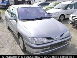 Silber Gebraucht 1997 Renault Mégane Limousine | 999 €
