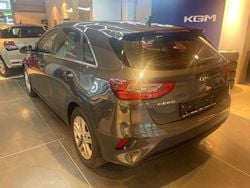 Grau Gebraucht 2021 Kia Ceed Vision Kleinwagen | 15.999 € (Guter Preis)