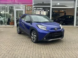 8y8)/ black mica (209) (blau Gebraucht 2022 Toyota Aygo X-plore Kleinwagen | 15.495 € (Guter Preis)