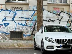 Weiß Gebraucht 2015 Mercedes C220 Avantgarde Limousine | 16.500 € (Etwas zu teuer)