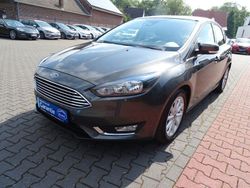 Grau Gebraucht 2016 Ford Focus Titanium Limousine | 12.800 € (Etwas zu teuer)