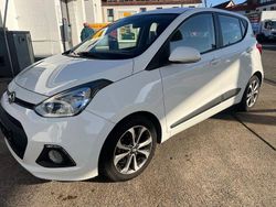 Weiß Gebraucht 2016 Hyundai i10 Style Kleinwagen | 5.600 € (Fairer Preis)