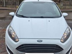 Weiß Gebraucht 2014 Ford Fiesta Limousine | 6.100 € (Etwas zu teuer)