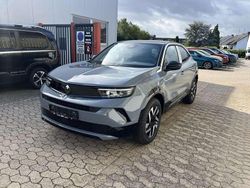 Grafik grau uni Neu 2025 Opel Mokka SUV | 27.962 € (Etwas zu teuer)