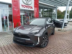 Grau Gebraucht 2024 Toyota Yaris Cross Team SUV | 27.990 € (Etwas zu teuer)