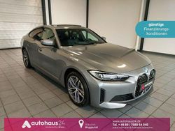 Grau Gebraucht 2023 BMW i4 Shadowline Limousine | 38.490 € (Superpreis)