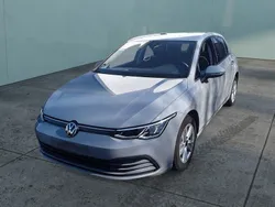 Grau Gebraucht 2024 VW Golf VIII Life Limousine | 23.906 € (Fairer Preis)
