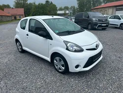 Weiß Gebraucht 2013 Toyota Aygo Basis Kleinwagen | 2.750 € (Fairer Preis)