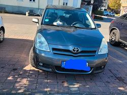 Grau Gebraucht 2004 Toyota Corolla Van / Kleinbus | 4.700 €