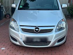Silber Gebraucht 2012 Opel Zafira Family Van / Kleinbus | 5.200 € (Teuer)