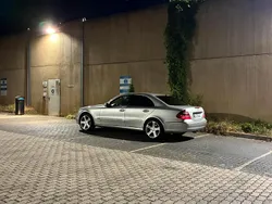 Silber Gebraucht 2005 Mercedes E200 Limousine | 5.500 € (Fairer Preis)
