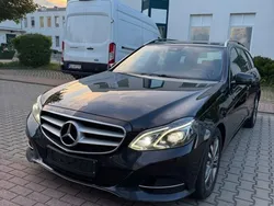 Schwarz Gebraucht 2015 Mercedes E220 Avantgarde Limousine | 9.199 € (Superpreis)