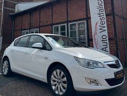 Weiß Gebraucht 2010 Opel Astra Limousine | 7.699 € (Teuer)