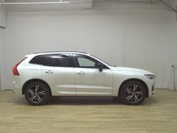Weiss Gebraucht 2020 Volvo XC60 R-Design SUV | 20.490 € (Guter Preis)