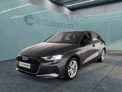 Grau Gebraucht 2024 Audi A3 Sportback Advanced Plus Limousine | 33.640 € (Fairer Preis)