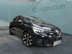 Schwarz Gebraucht 2023 Renault Clio V Evolution Limousine | 18.277 € (Fairer Preis)