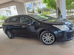Schwarz Gebraucht 2010 Toyota Avensis Executive Kombi | 4.000 € (Etwas zu teuer)