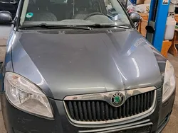 Grau Gebraucht 2009 Skoda Fabia Kleinwagen | 1.400 € (Fairer Preis)